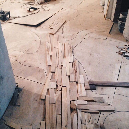 Con gái thấy bố mang gỗ vụn về đầy nhà tưởng để đốt lò, 5 tháng sau ai ngờ - 3