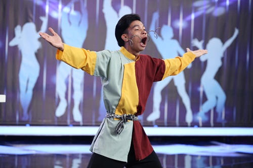 Người bí ẩn 2017: Lan Ngọc méo mặt sợ hãi vì màn đâm lò xo từ mũi ra miệng - 6