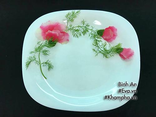 Cách tỉa hoa phăng đơn giản từ đu đủ trang trí đĩa ăn siêu đẹp - 15