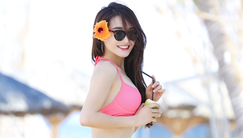 Nhã Phương được bạn trai Trường Giang cổ vũ chụp ảnh bikini sexy - 8