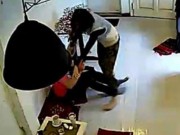 Tin tức - Cặp đôi chốt cửa quán cà phê thản nhiên làm "chuyện ấy" mặc cho nhân viên gõ cửa