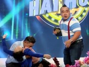 Làng sao - Hiếu Hiền hốt hoảng khi soạn giả nổi tiếng ngất xỉu trên sân khấu