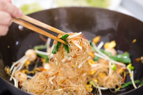 Miến xào tôm, trứng đơn giản mà ngon cho bữa sáng - 5