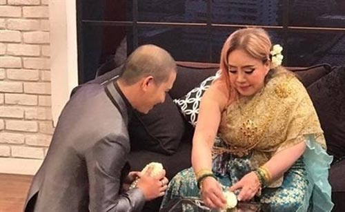 Nữ đại gia Thái yêu 28 lần/ngày trúng tiếng sét ái tình với trai trẻ thứ 14 - 7