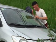 Làng sao - Hiệp Gà mất lái lao xế hộp xuống ruộng, loay hoay tìm cách lên bờ