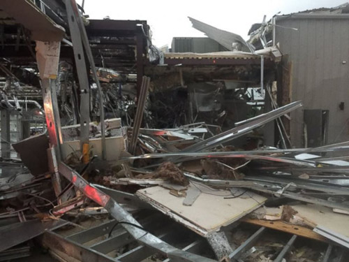 Hàng loạt nhà cửa đổ sụp vì lốc xoáy càn quét nước Mỹ, 13 người thiệt mạng - 5