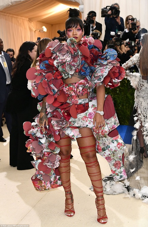 Kendall Jenner diện váy hở từ đầu đến chân gây xôn xao Met Gala - 9