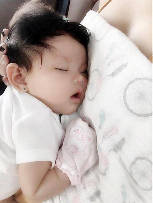 Không úp mở nữa, Hải Băng đã thừa nhận và khoe ảnh con gái chung với Thành Đạt - 2