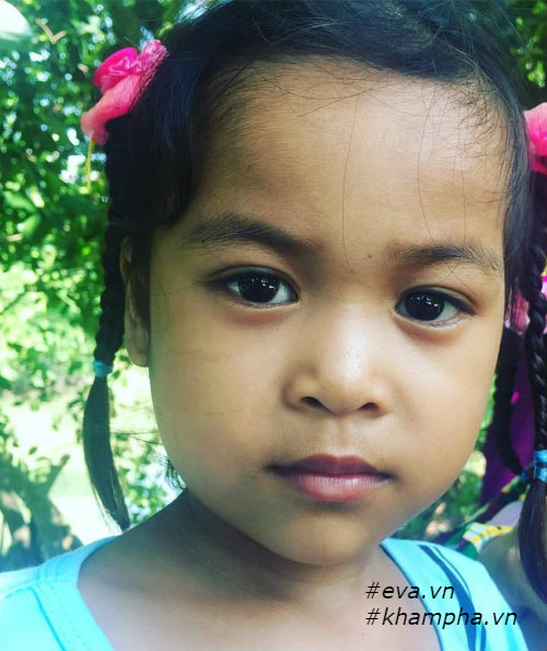 Ca sinh tư hiếm gặp ở VN: amp;#34;4 đứa trẻ tranh nhau miếng thịt trong bữa cơmamp;#34; - 4