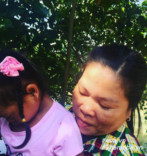 Ca sinh tư hiếm gặp ở VN: amp;#34;4 đứa trẻ tranh nhau miếng thịt trong bữa cơmamp;#34; - 7