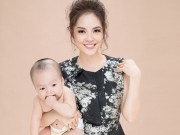 Làng sao - Con trai Dương Cẩm Lynh mút tay cực đáng yêu khi chụp ảnh cùng mẹ