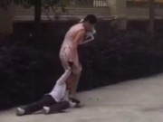 Clip Eva - Video: Cô giáo túm tóc kéo lê học sinh dưới đường gây phẫn nộ