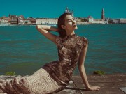 Làng sao - Hoàng Thùy khoe dáng vạn người mê ở Ý trước khi ngồi "ghế nóng" The Face