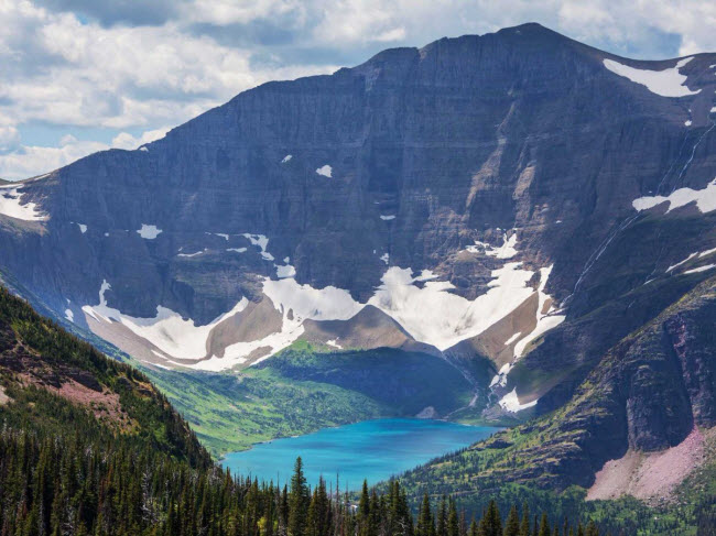 Vườn quốc gia sông băng Montana, Mỹ: Số lượng sông băng ở đây đã giảm xuống 15 từ con số 150. Trong 15 năm tới, chúng có thể biến mất hoàn toàn.
