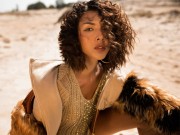 Thời trang - Minh Triệu hóa nàng Tarzan bốc lửa và sành điệu nơi hoang dã