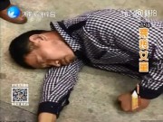Tin trong nước - Bị bắt quả tang sàm sỡ bé gái 4 tuổi trên đường, gã biến thái liền giả vờ chết