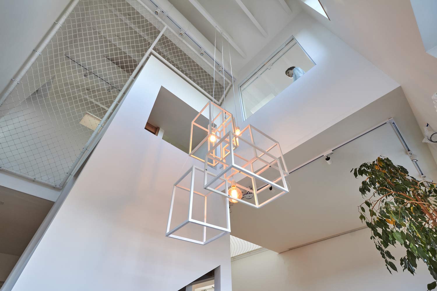 Bố mẹ nên xem ngay kiểu nhà lưới thông tầng vừa thoáng, vừa tiện trông con thế này - 4