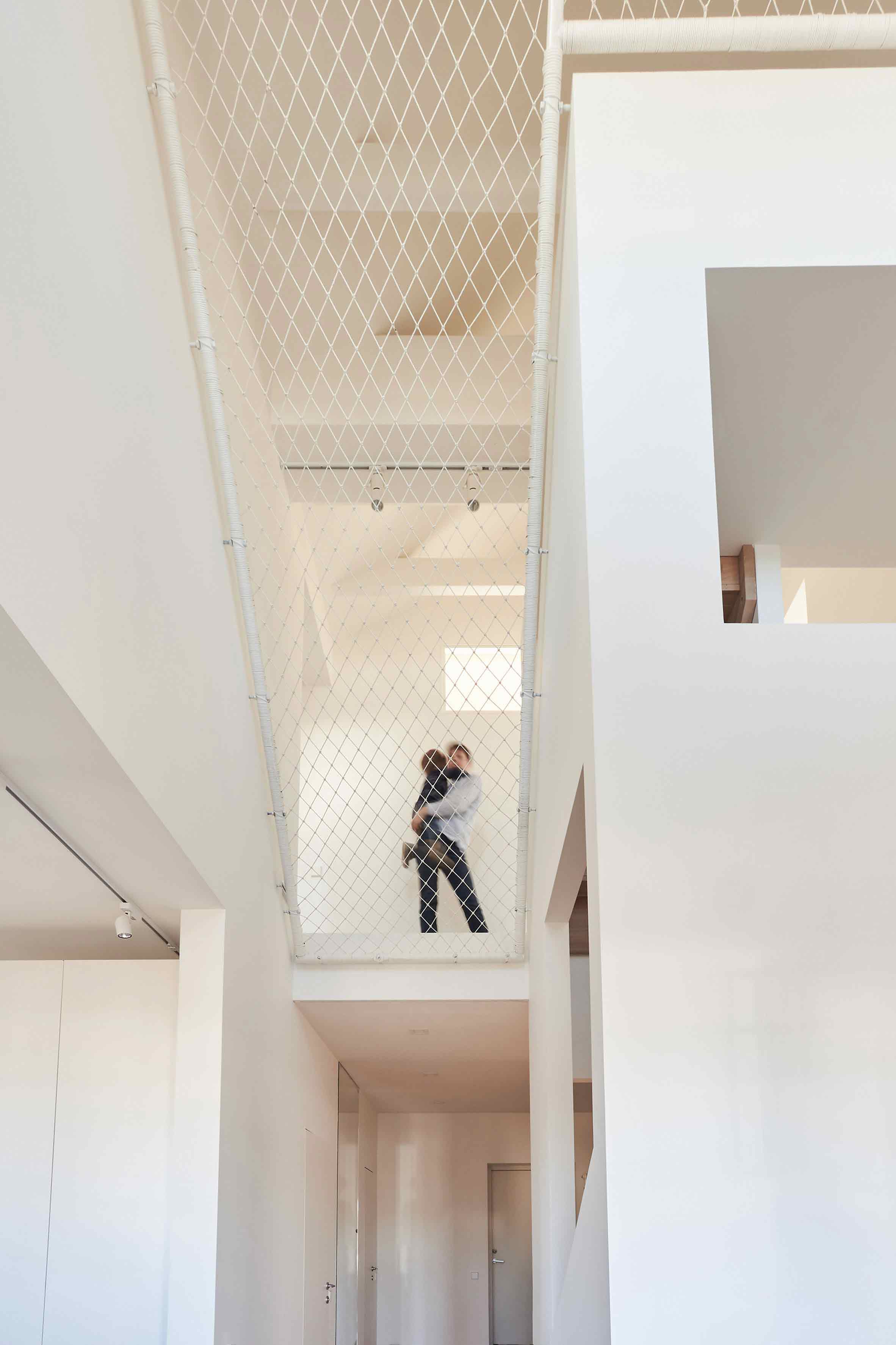 Bố mẹ nên xem ngay kiểu nhà lưới thông tầng vừa thoáng, vừa tiện trông con thế này - 6