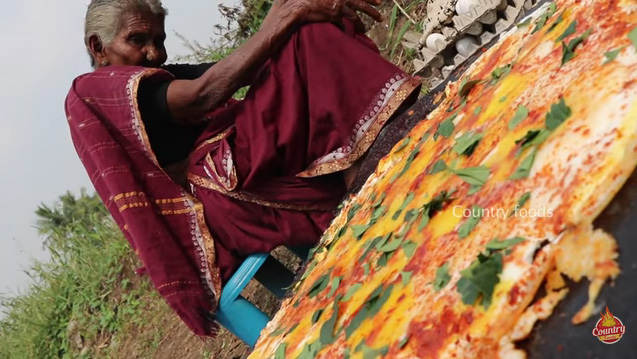 Cụ bà nấu thịt gà trong dưa hấu là video hot nhất thời điểm này, hút hơn 7 triệu lượt xem - 5