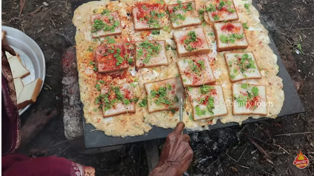 Cụ bà nấu thịt gà trong dưa hấu là video hot nhất thời điểm này, hút hơn 7 triệu lượt xem - 6