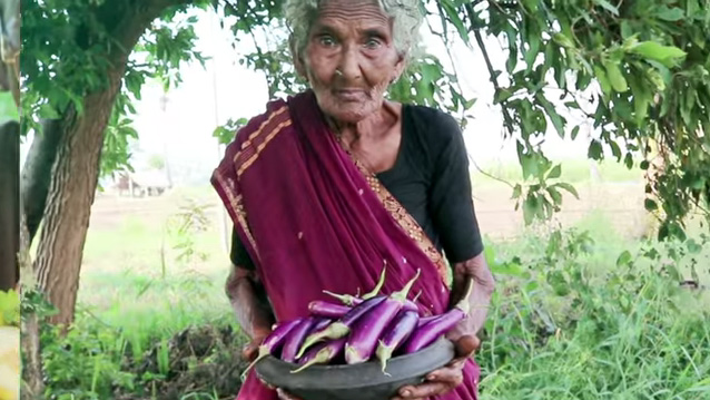 Cụ bà nấu thịt gà trong dưa hấu là video hot nhất thời điểm này, hút hơn 7 triệu lượt xem - 4