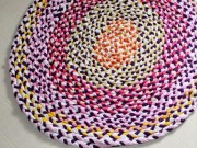 Nhà đẹp - Đừng vứt quần áo cũ đi, đan ngay thành thảm trải nhà đỡ tốn tiền mua