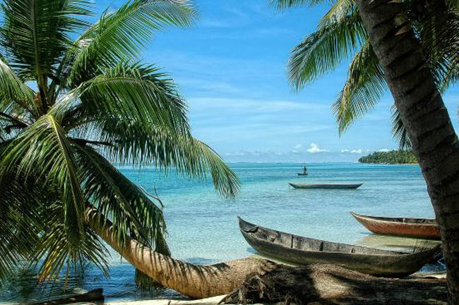Roatan, Quần đảo Bay: Cách tốt nhất để trải nghiệm một ngày tại đảo Roatán là lặn ngắm san hô và thưởng thức cocktail trên bãi biển lúc hoàng hôn. Nơi đây cũng là địa điểm lý tưởng dành cho những người yêu thể thao dưới nước và du lịch sinh thái.
