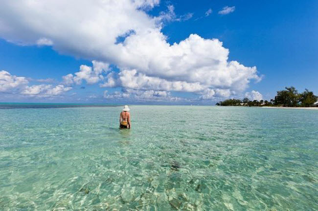 Grand Cayman: Đây là một một hòn đảo thanh bình và yên tĩnh. Tới đây, du khách có thể bơi cùng những con cá đuối trong làn nước trong xanh hay thư giãn tại một số dịch vụ sapa và mát-xa tốt nhất tại vùng Caribbe.
