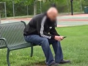 Clip Eva - Video: Bố mải chơi điện thoại, con bị bắt cóc trước mặt mà không hề hay biết