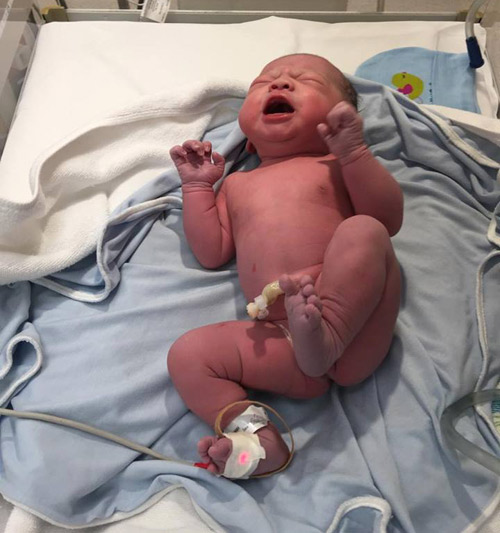 Sau màn cầu hôn đình đám, cuộc sống bỉm sữa của nữ tiếp viên hàng không giờ ra sao? - 6