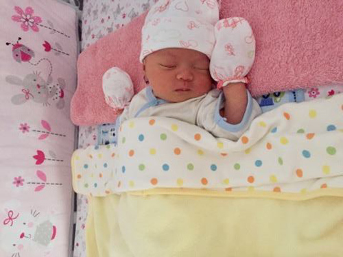 Sau màn cầu hôn đình đám, cuộc sống bỉm sữa của nữ tiếp viên hàng không giờ ra sao? - 8