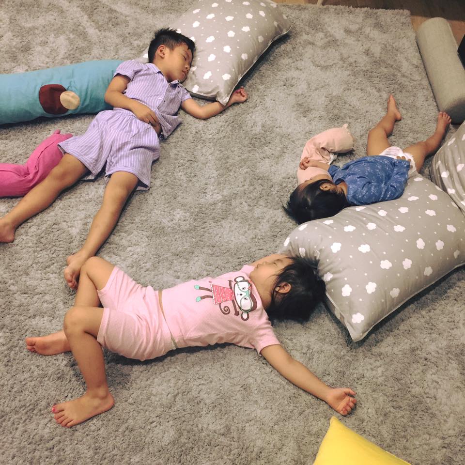 Lý Hải - Minh Hà tả cảnh amp;#34;dở khóc dở cườiamp;#34; khi nhà đông con cùng ngủ trên 1 chiếc giường - 2