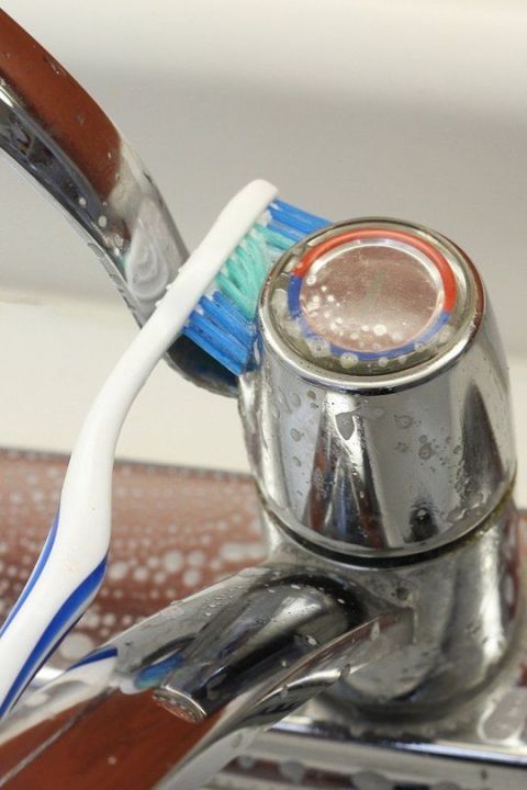 7 góc trong nhà chỉ cần kì cọ bằng bàn chải đánh răng đã sáng loáng - 5