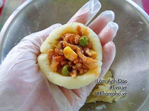 Trổ tài làm bánh khoai tây nhồi thịt kiểu mới, cả nhà vừa ăn vừa tấm tắc khen - 7
