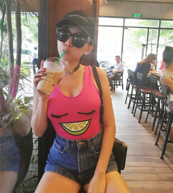 Tưởng đã qua, ai ngờ mặc bikini ra phố hot đến tận hè này! - 4