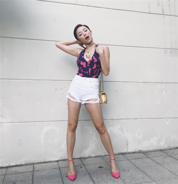 Tưởng đã qua, ai ngờ mặc bikini ra phố hot đến tận hè này! - 3