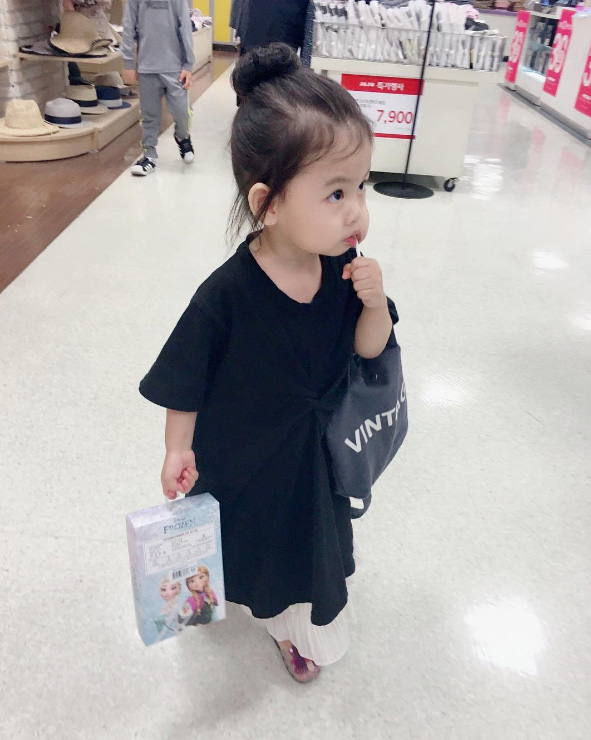 Cô bé thời thượng nhất Hàn Quốc với phong cách ăn mặc không thể chê vào đâu - 10