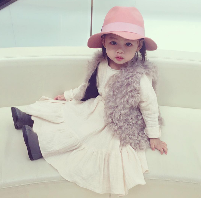 Cô bé thời thượng nhất Hàn Quốc với phong cách ăn mặc không thể chê vào đâu - 15