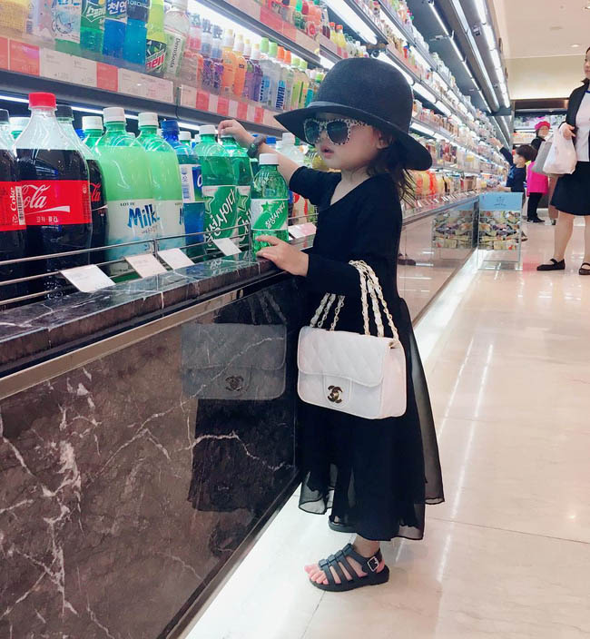 Cô bé thời thượng nhất Hàn Quốc với phong cách ăn mặc không thể chê vào đâu - 2