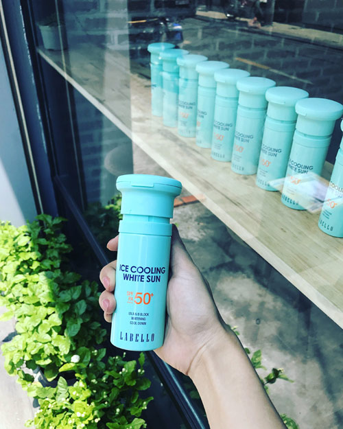 Da sạm đen, bùng phát nám do lười dùng kem chống nắng - 2