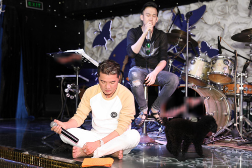 Đàm Vĩnh Hưng và Dương Triệu Vũ tất bật trước ngày lễ kỷ niệm tình yêu 14 năm - 2