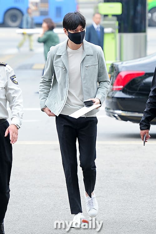 Ngôi sao 24/7: Đang tóc ngắn, Suzy nối lại tóc dài tiễn Lee Min Ho đi nhập ngũ - 3