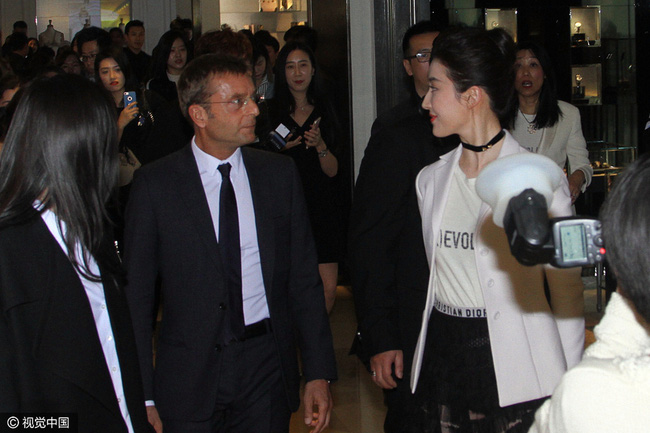 Sở hữu làn da trắng mịn màng, Lưu Diệc Phi khiến các fan amp;#34;lóa mắtamp;#34; - 3