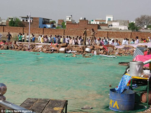 Nỗi đau tột cùng khi lễ cưới trở thành đám tang tập thể do sập tường - 2