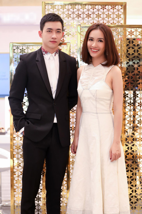 Lê Thúy hạnh phúc, quấn quýt bên mẹ chồng trong sự kiện - 9