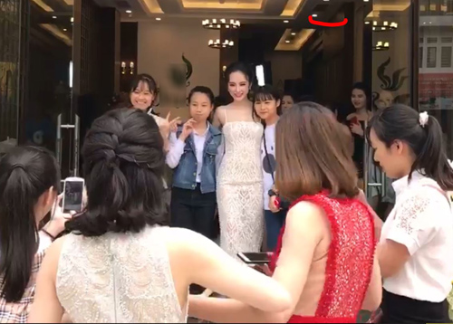 Angela Phương Trinh được fan Thanh Hóa chào đón nồng nhiệt - 3