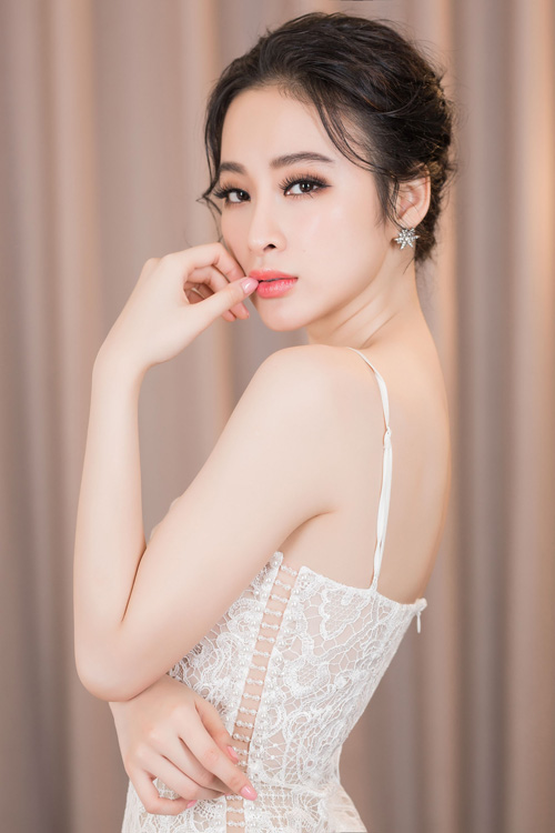 Angela Phương Trinh được fan Thanh Hóa chào đón nồng nhiệt - 4