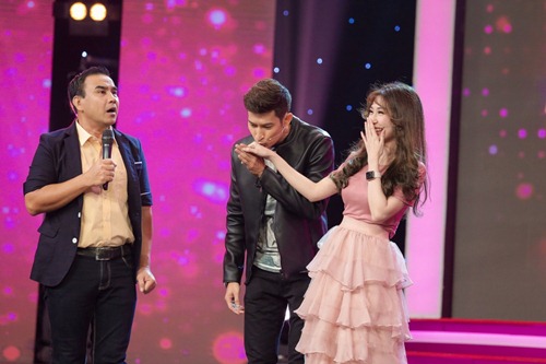 Cặp tình nhân Ngô Kiến Huy - Khổng Tú Quỳnh bất ngờ làm đám cưới trên sân khấu - 9