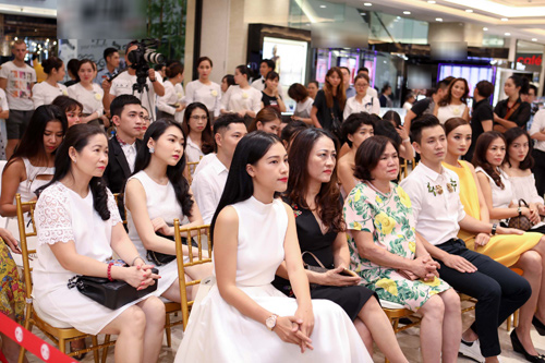 Lê Thúy hạnh phúc, quấn quýt bên mẹ chồng trong sự kiện - 8