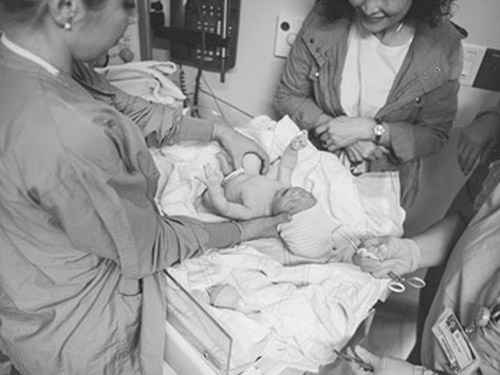 Ngày của Mẹ - Xem ảnh mẹ Việt chịu đau đớn “như gãy 20 cái xương sườn” đón con chào đời - 12